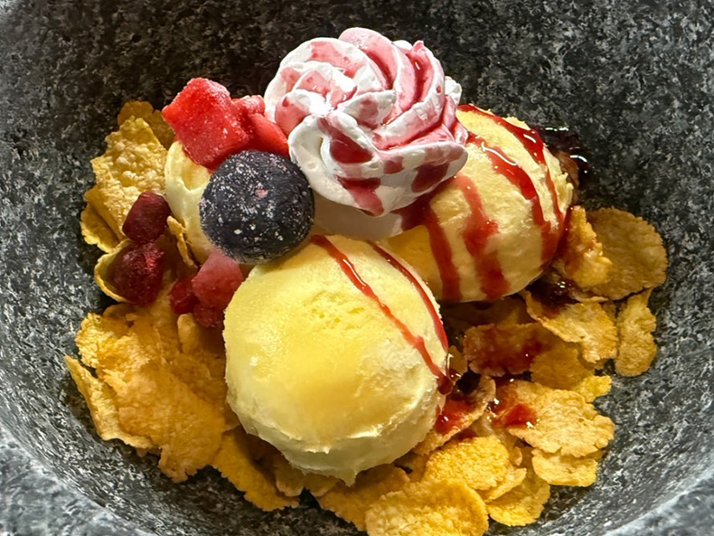 カシスとバニラのストーンアイス