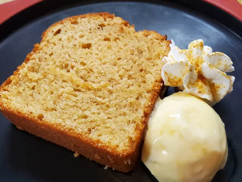 ほうじ茶パウンドケーキのバニラアイス添え