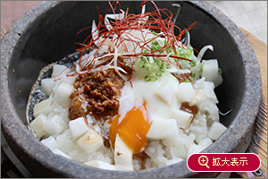 シャキシャキ長いものピリ辛肉めし石焼